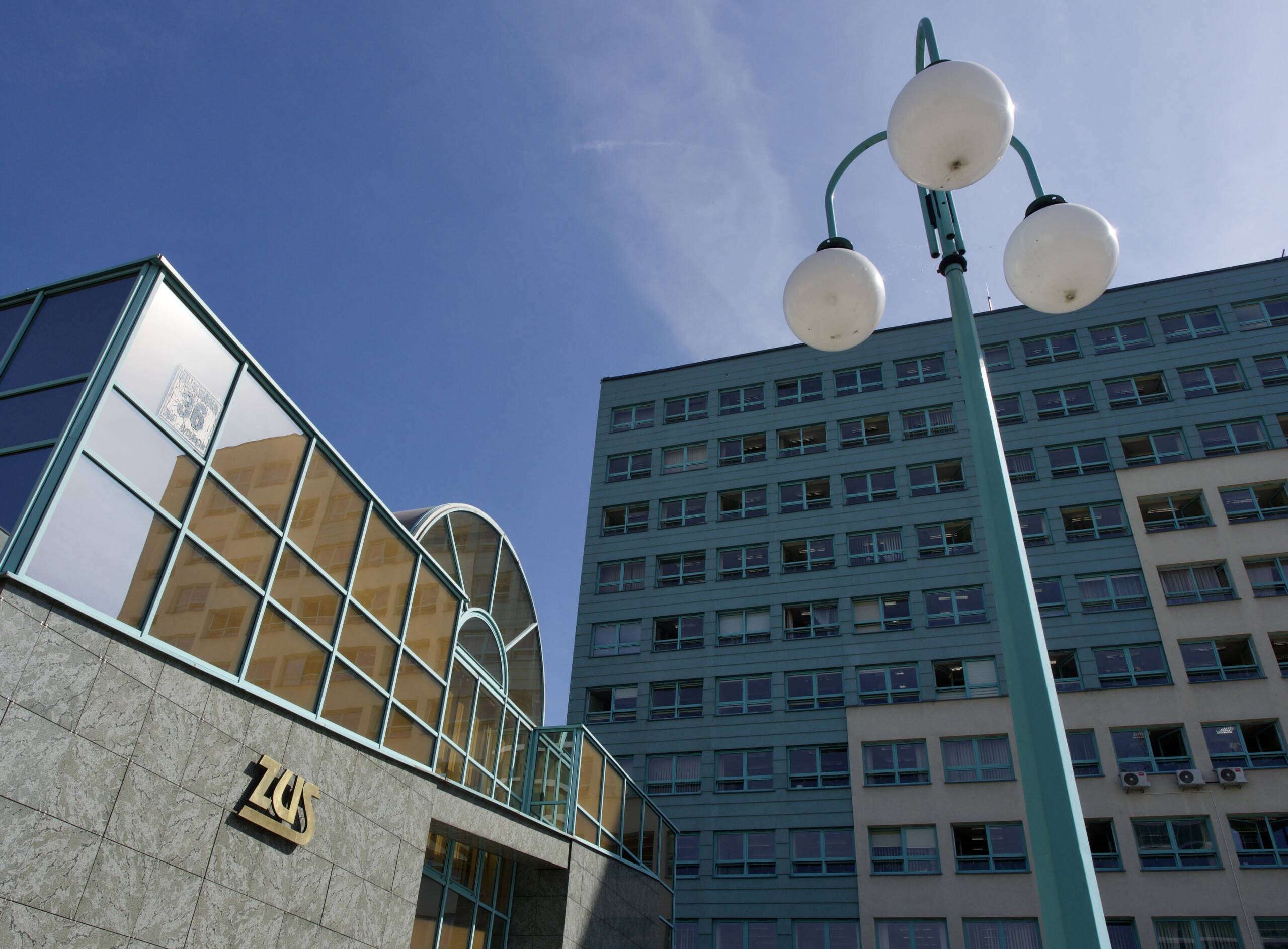 ZUS w długi weekend tylko online! Poznaj szczegóły