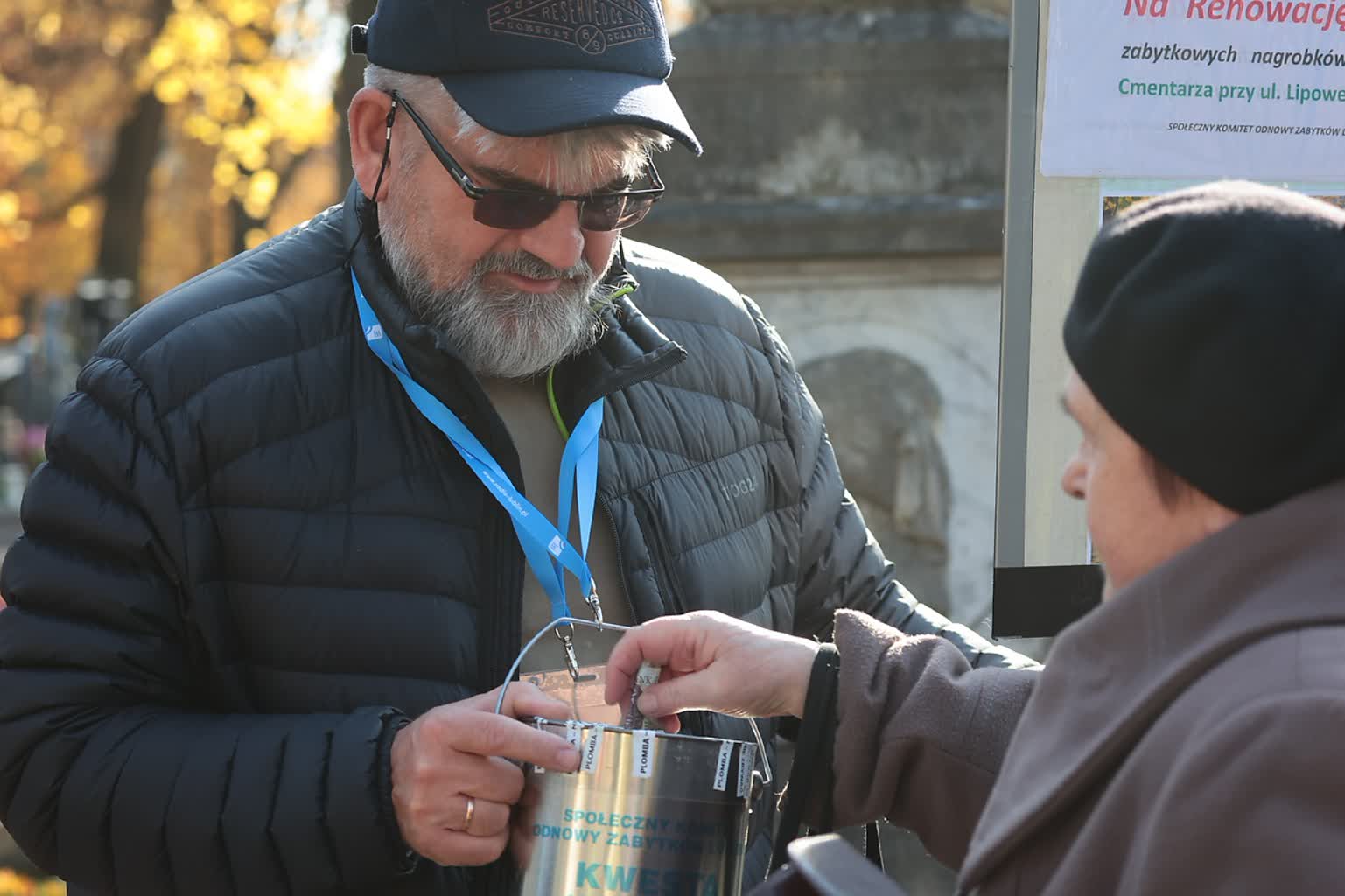 "Jesteśmy troszkę zawiedzeni". Wstępne wyniki kwesty na ratowanie zabytkowych nagrobków 4 PMR60414.JPG.jpg