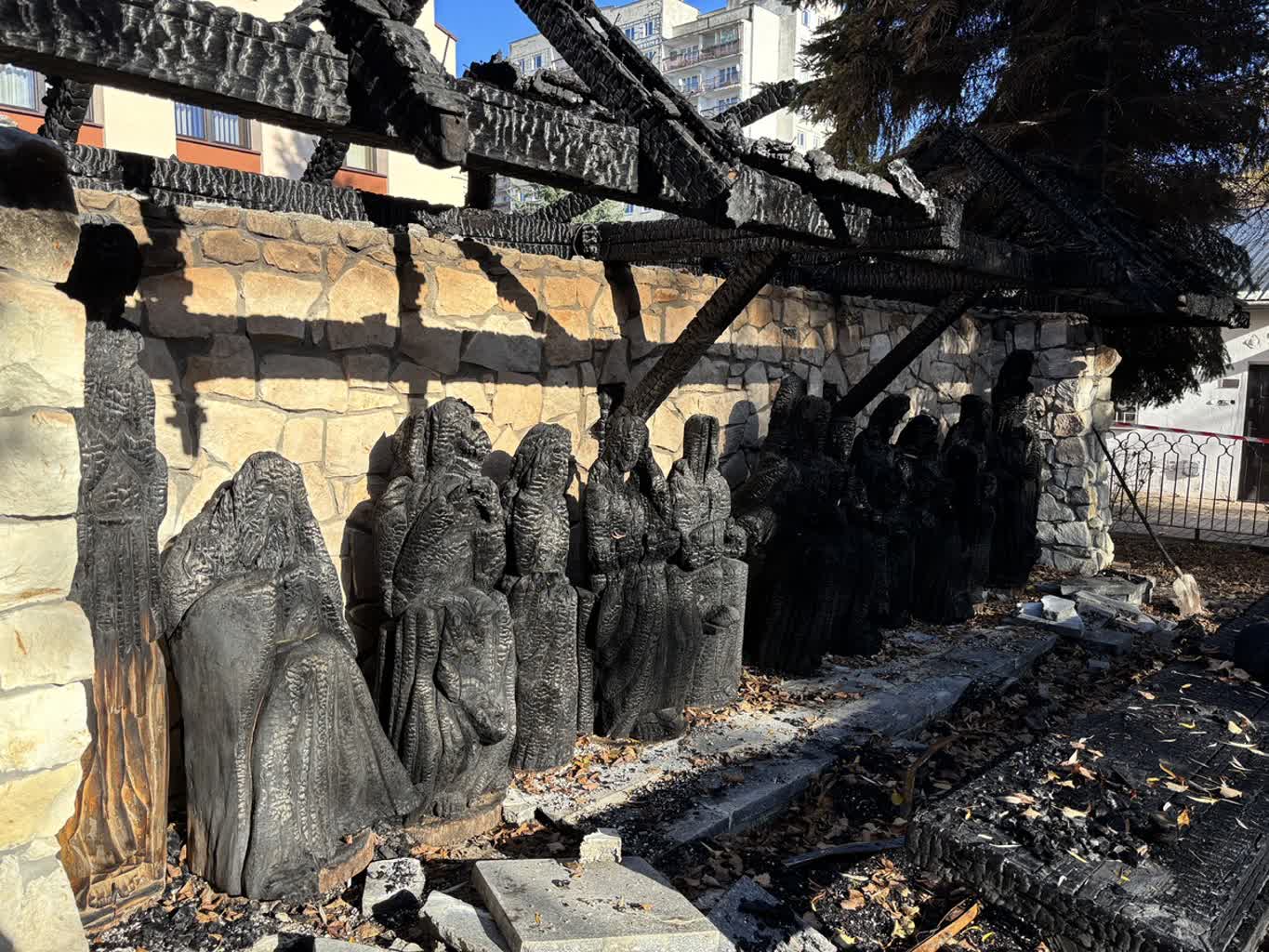 Podpalili kapliczkę na terenie lubelskiej parafii. Zarzuty dla dwóch mężczyzn [ZDJĘCIA]