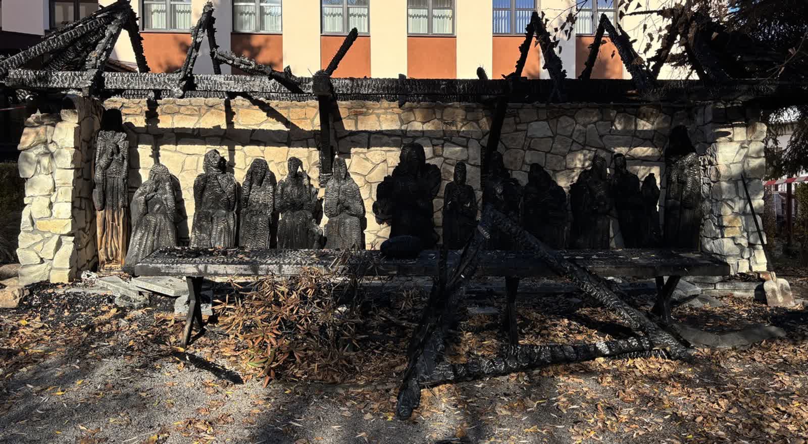 Podpalili kapliczkę na terenie lubelskiej parafii. Zarzuty dla dwóch mężczyzn [ZDJĘCIA]