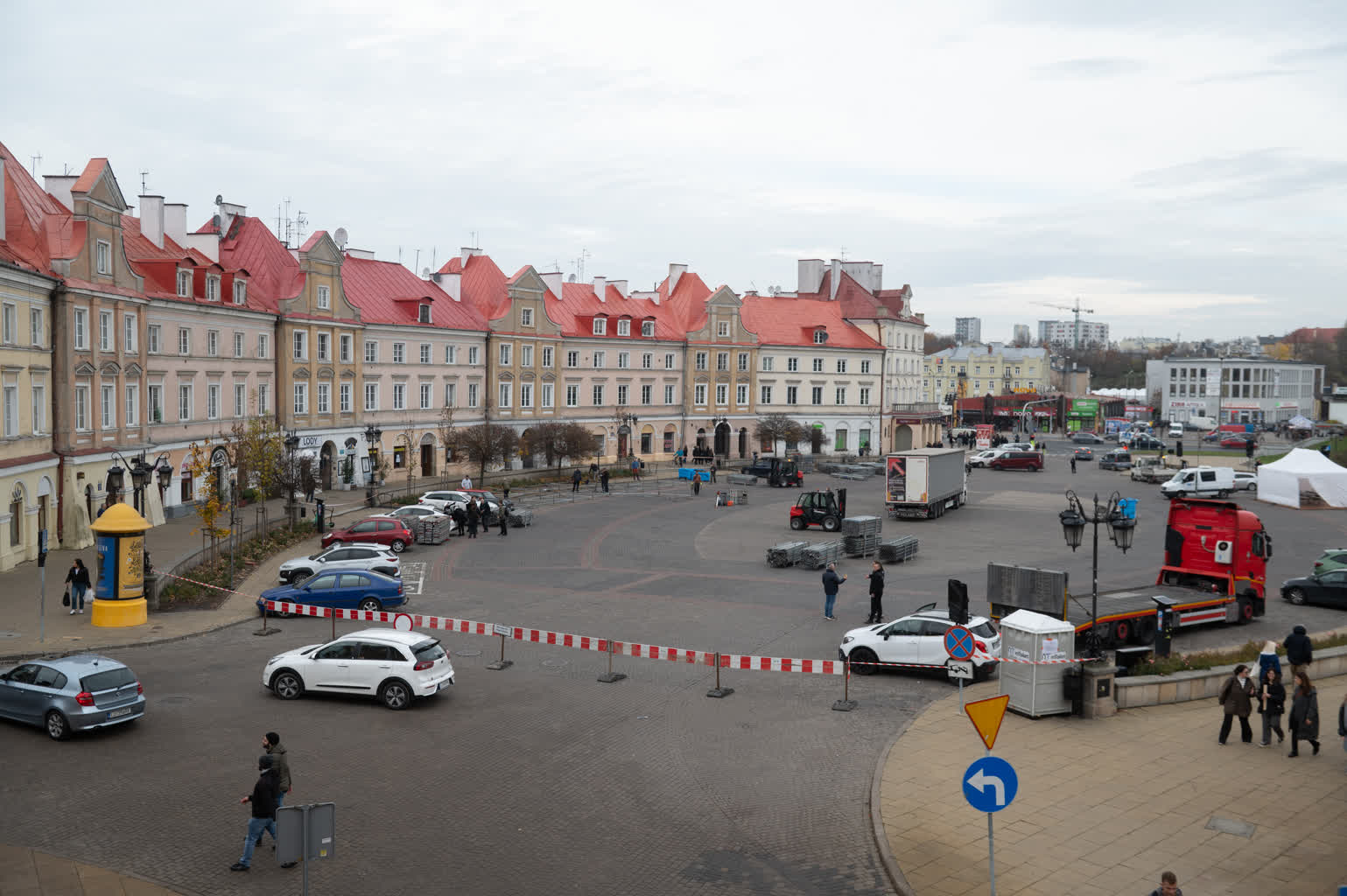 Plac Zamkowy zamknięty. Co na to okoliczni mieszkańcy i handlowcy? [ZDJĘCIA]