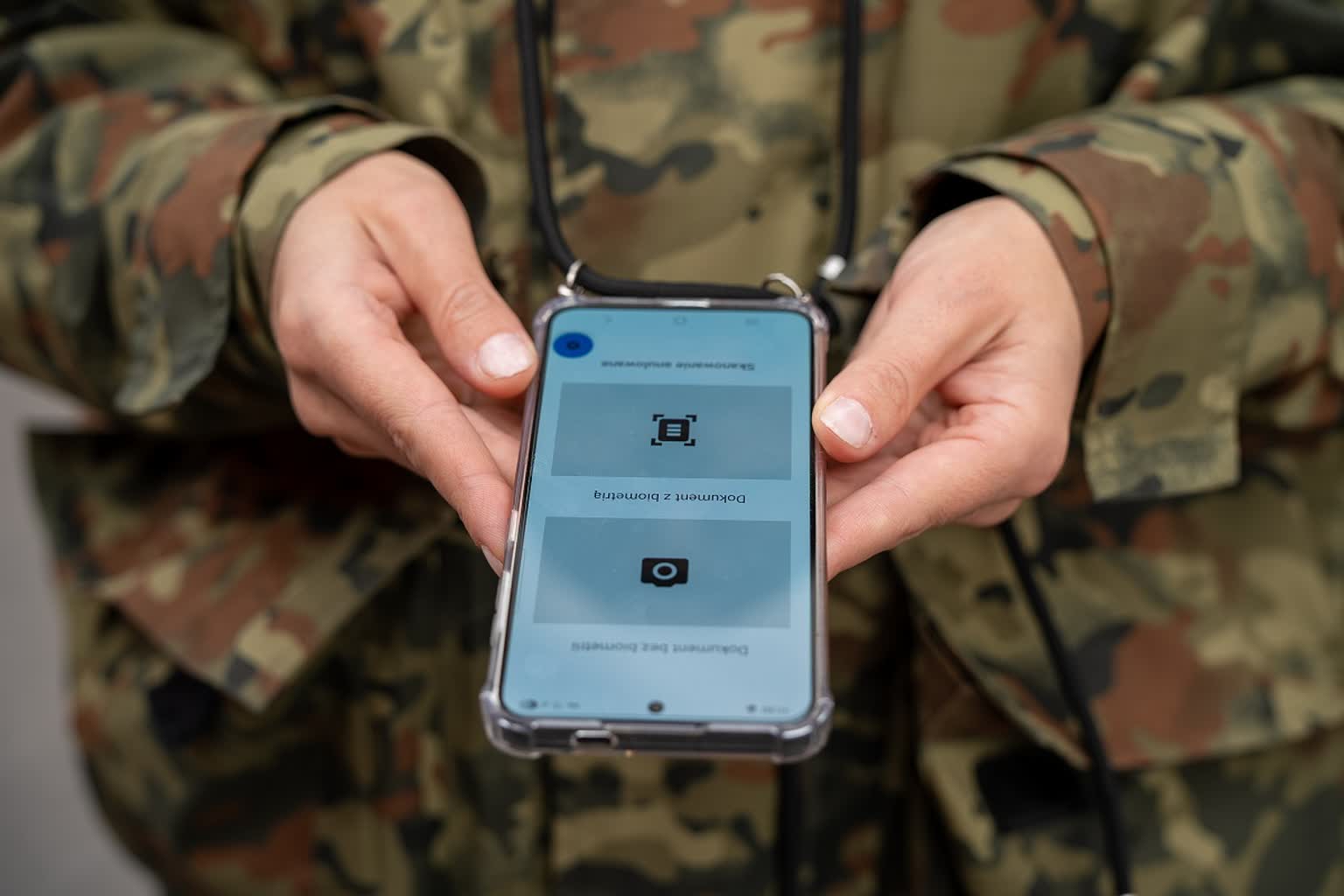 Elektroniczna weryfikacja zamiast stempli. Nowy system na granicy w Hrebennem [ZDJĘCIA]