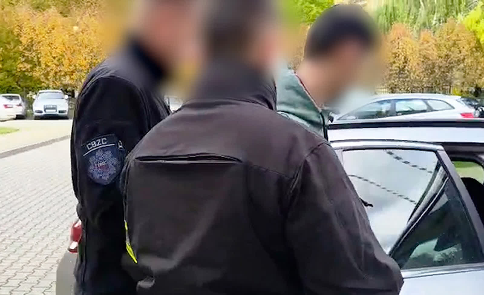 Szantaż i pranie brudnych pieniędzy. Zatrzymano trzech mężczyzn