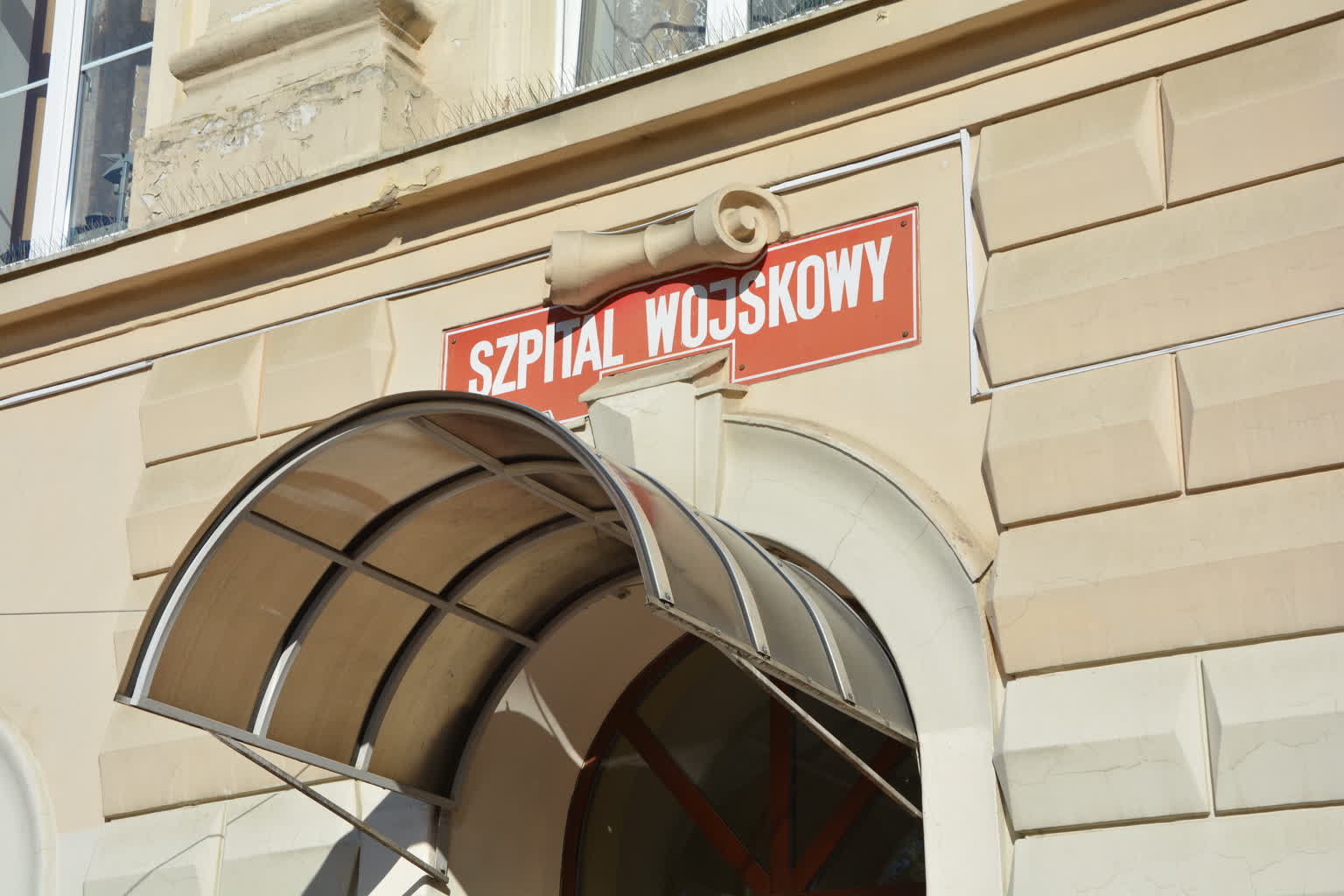 Zmodernizowany szpital wojskowy w Lublinie już otwiera oddziały