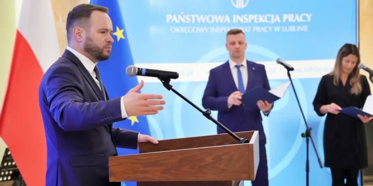 Wyróżnieni za promowanie bezpiecznej pracy. Uroczystość w Urzędzie Wojewódzkim 1 EAttachments9061973bc5dbcc4d9ab33e17377e8a2adf980e1 xl