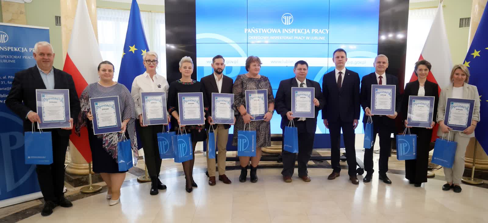 Wyróżnieni za promowanie bezpiecznej pracy. Uroczystość w Urzędzie Wojewódzkim