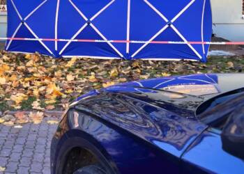 Włamanie do salonu jubilerskiego. Policja szuka świadków 2 EAttachments9062216241bd4d62050bf45102441921d7d7d62 xl