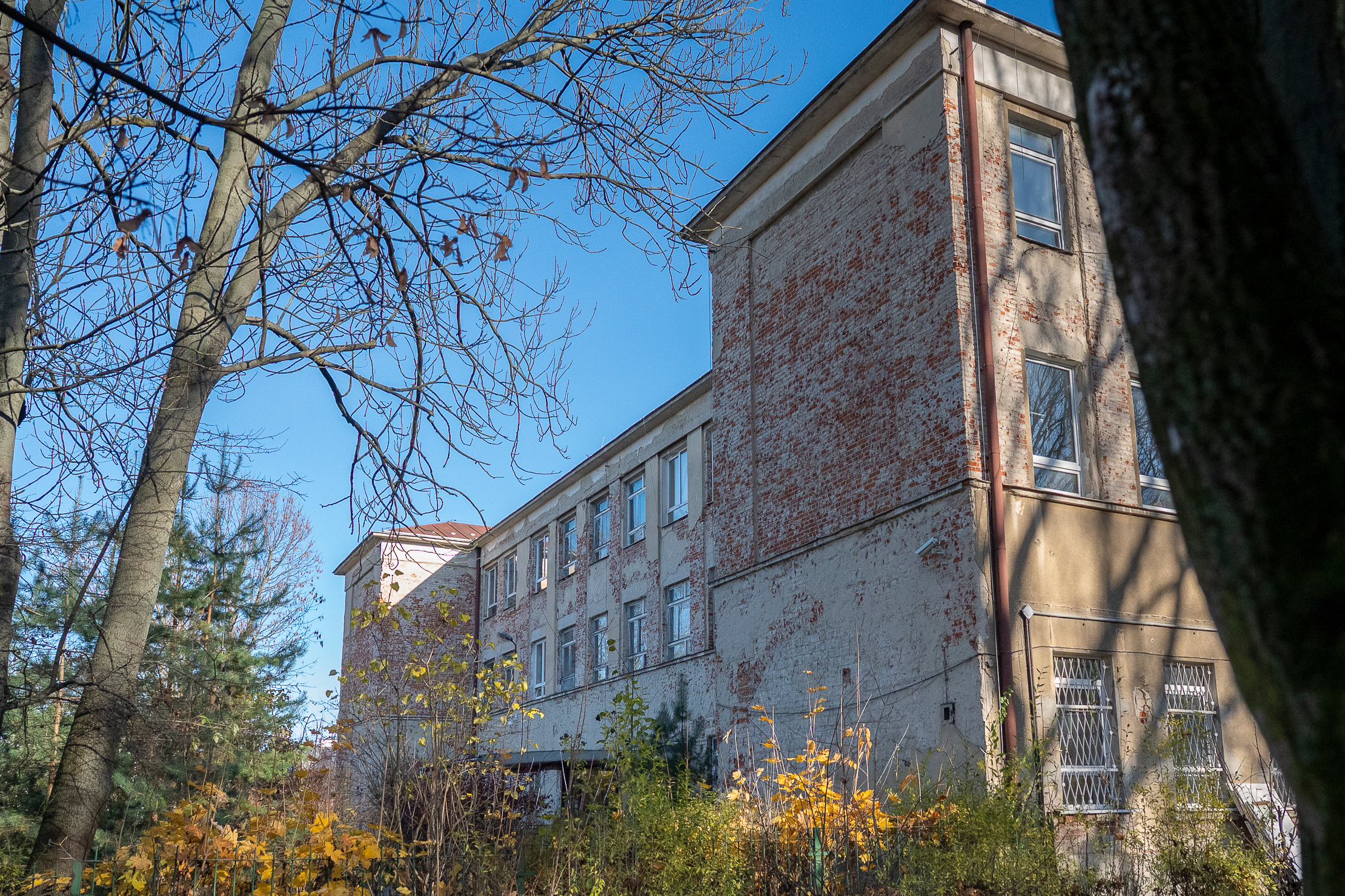 Budynek dawnej szkoły zamieni się w nowoczesną siedzibę Centrum Interwencji Kryzysowej