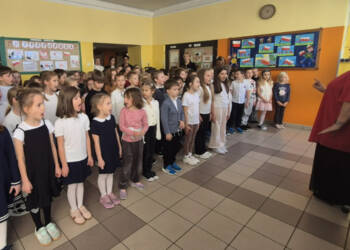 „Szkoła do hymnu”. Uczniowie uczcili Narodowe Święto Niepodległości 2 EAttachments9062476322ff84384a4517f27763165ee47804b xl