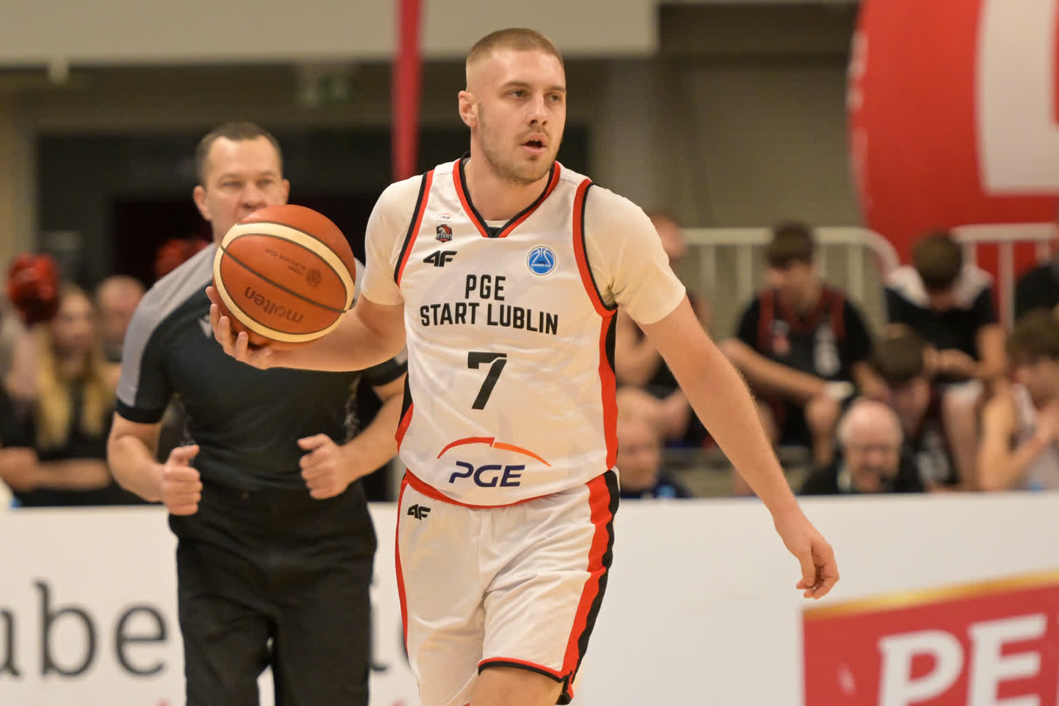 15.11.2025 18:00 Radiowe studio sportowe