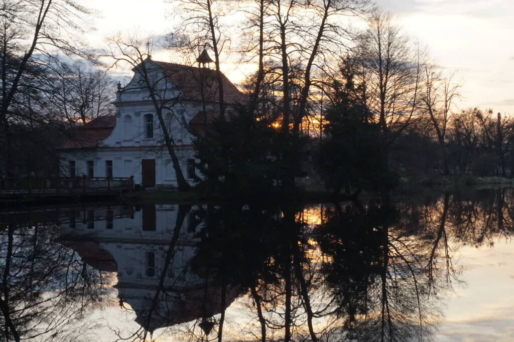 Most pokoleń nad historią Zwierzyńca. Młodzież odkrywa zapomniane nagrobki 2 EAttachments907265221876bc51167634034234330a81eeadf xl