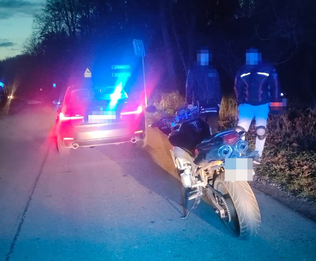 Uciekał motocyklem przed policją, bo nie miał uprawnień. 24-latek zatrzymany [ZDJĘCIA, WIDEO]