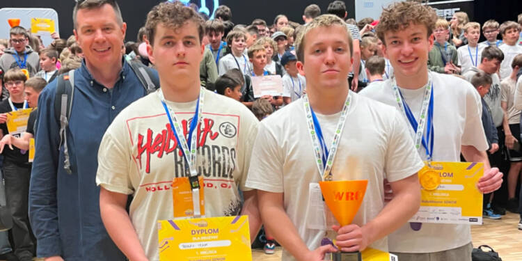 Młodzi konstruktorzy lecą do Singapuru. Powalczą na Światowej Olimpiadzie Robotów 1 EAttachments9074989a79c280b472857e37bcb44308cb2a8be xl