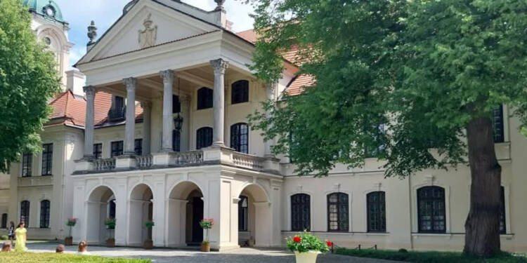 Pałac otwiera drzwi i zaprasza nie tylko do zwiedzania 1 EAttachments9077329acdf51bb7f340b9838fc8f97685580eb xl