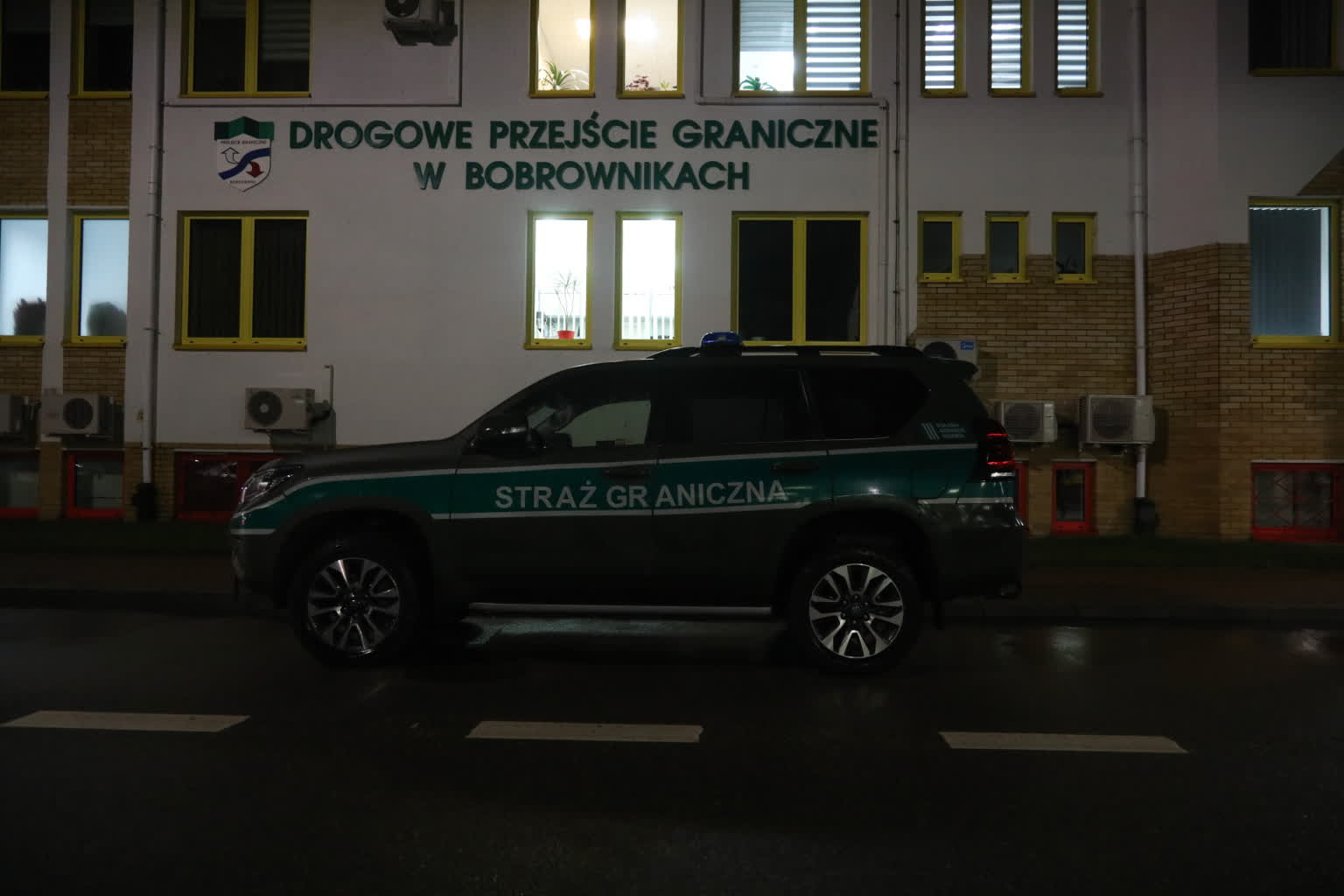 Przejścia graniczne w Kuźnicy i Bobrownikach ponownie otwarte [ZDJĘCIA]