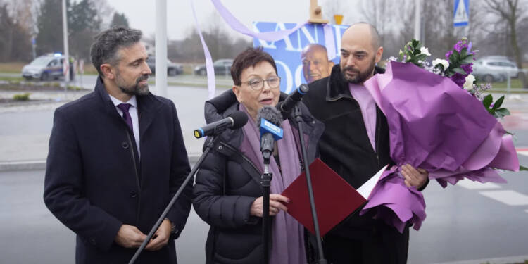 EAttachments90801677d39a12fda8c34f6a9e87cf03435d19b xl