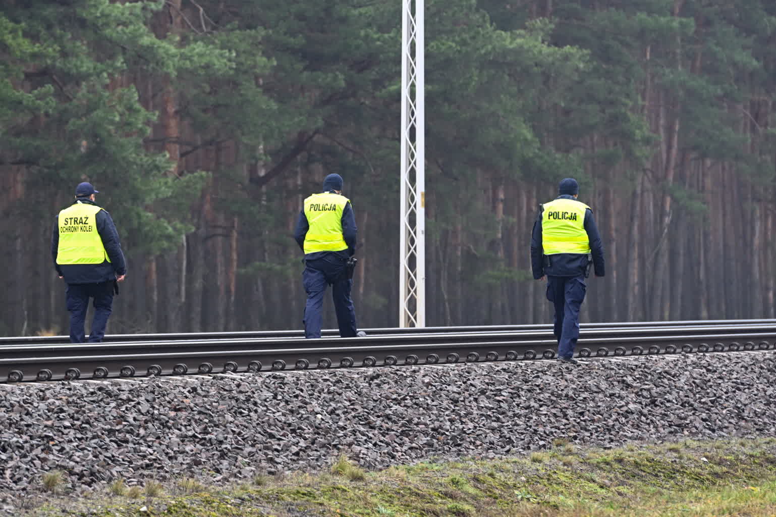 Kolejna prawdopodobna dywersja na kolei pod lupą służb. „Sprawcom może chodzić o dwie kwestie” [ZDJĘCIA]