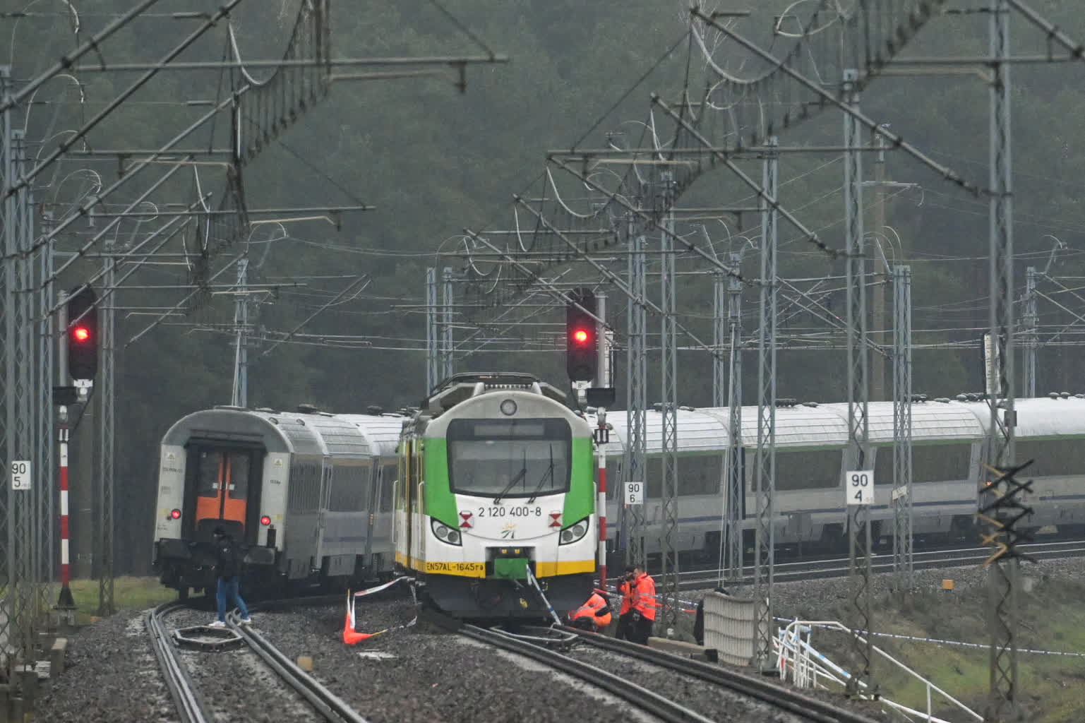 Akt dywersji na kolei. „Zabezpieczono bardzo obfity materiał dowodowy” [ZDJĘCIA]