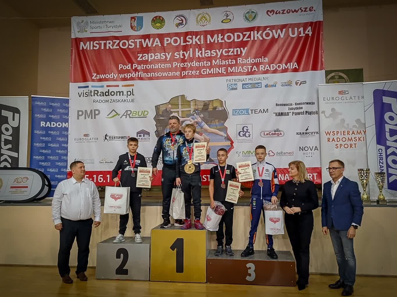 Medale młodych zapaśników na mistrzostwach w Radomiu 2 582438459_1507786046994518_6666800566117833146_n.jpg