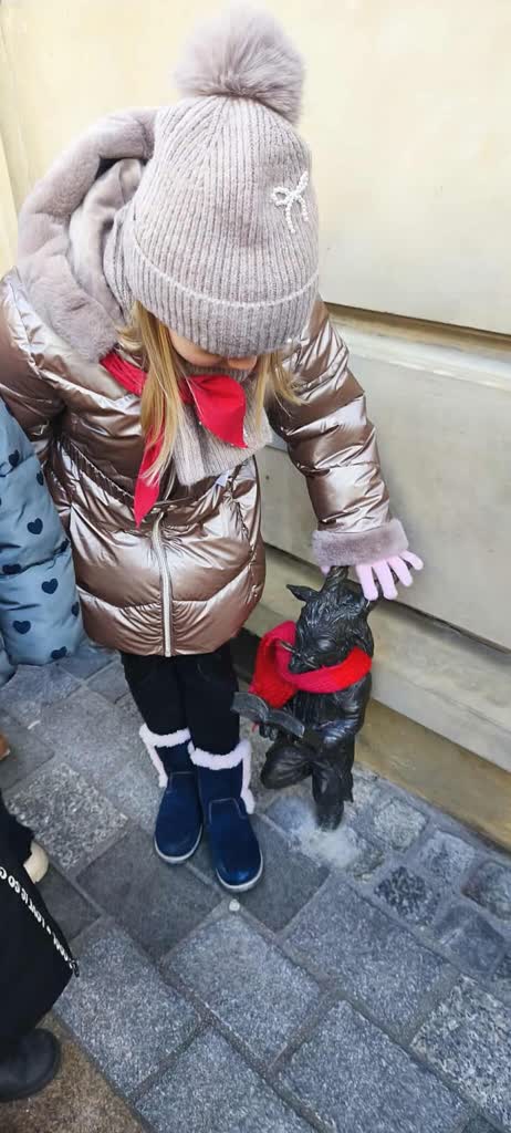 Czerwone szaliki dla lubelskich koziołków. Dzieci przypominały o ważnej akcji [ZDJĘCIA]