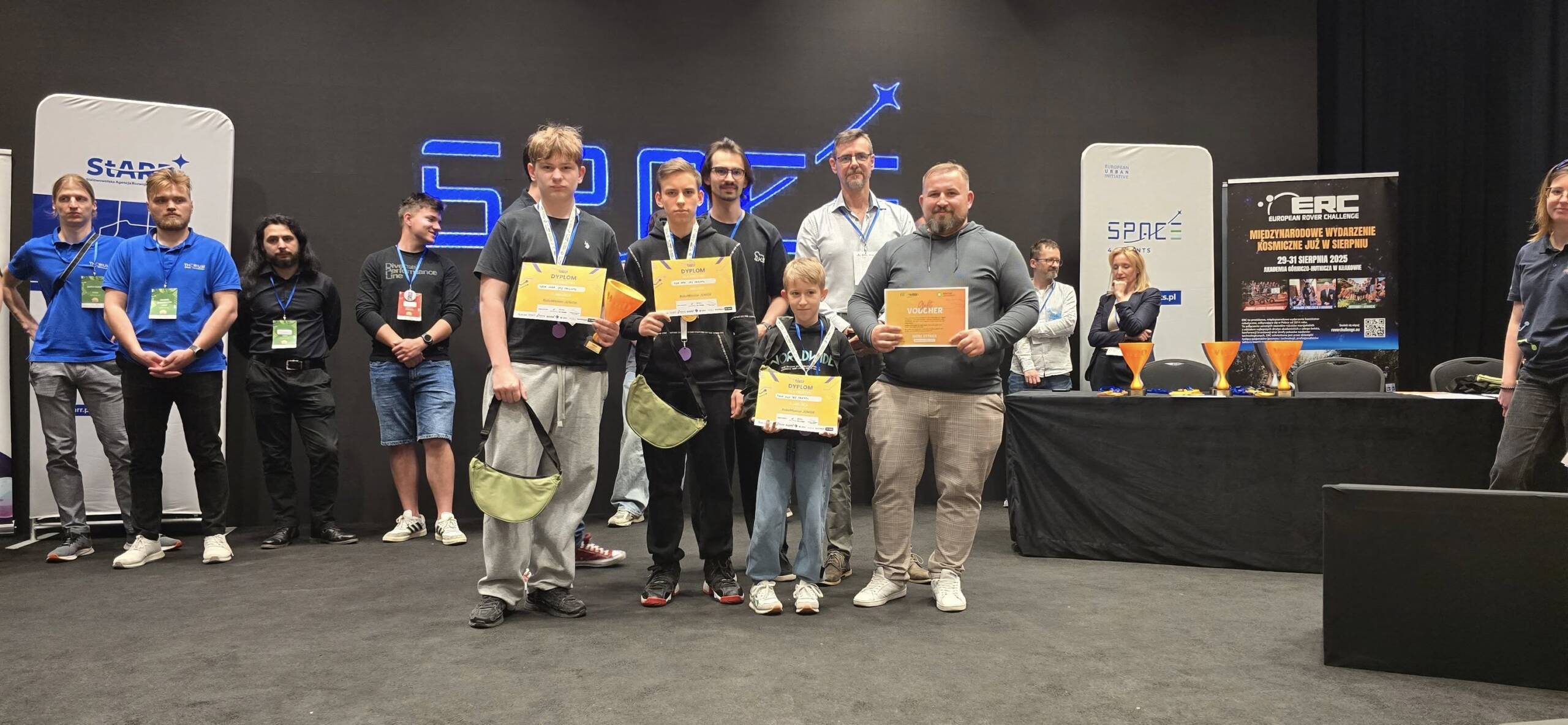 Konstruktorzy z tomaszowskiej podstawówki lecą do Singapuru. Ich roboty powalczą o podium