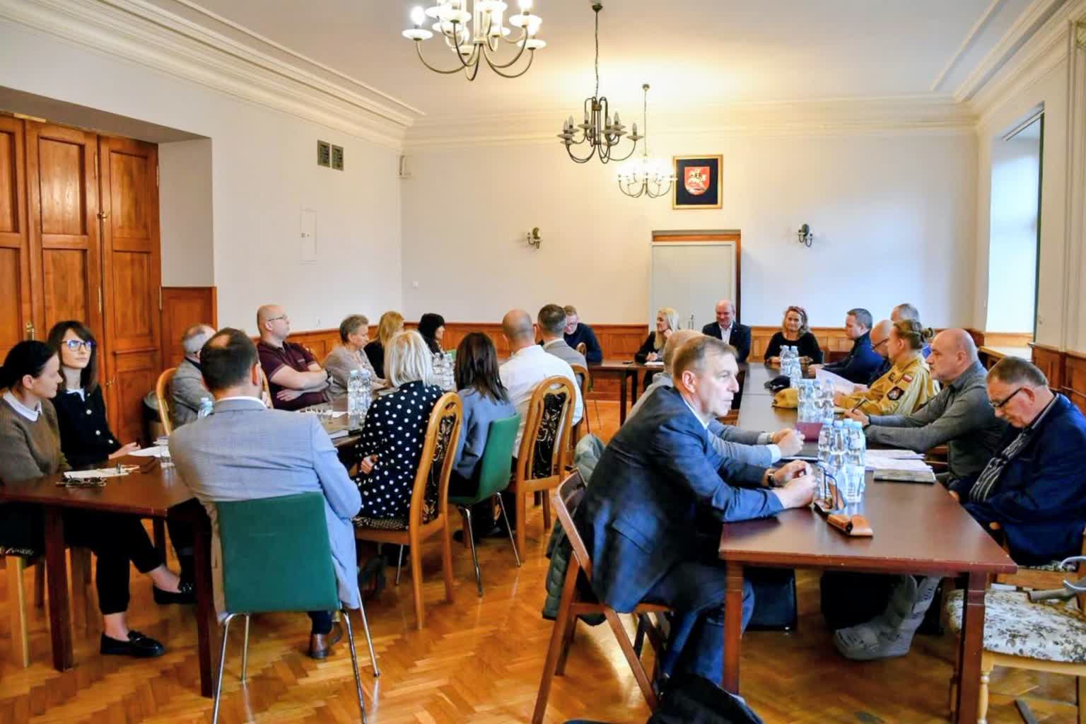 „Spokojna głowa – silna społeczność”. O bezpieczeństwie w puławskim starostwie