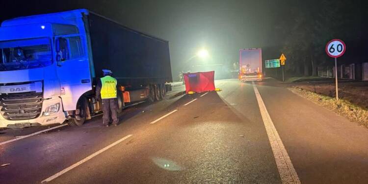 Tragiczny wypadek w powiecie świdnickim. Nie żyje pieszy 1 EAttachments908625071447adc6045c31e487ca3ee6852cf55 xl