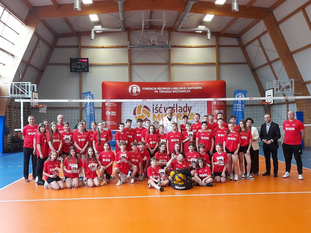 Siatkarski mistrz odwiedził uczniów w Kraśniku 2 EAttachments908667854a25d5da86756a92d93f046b470b1ab