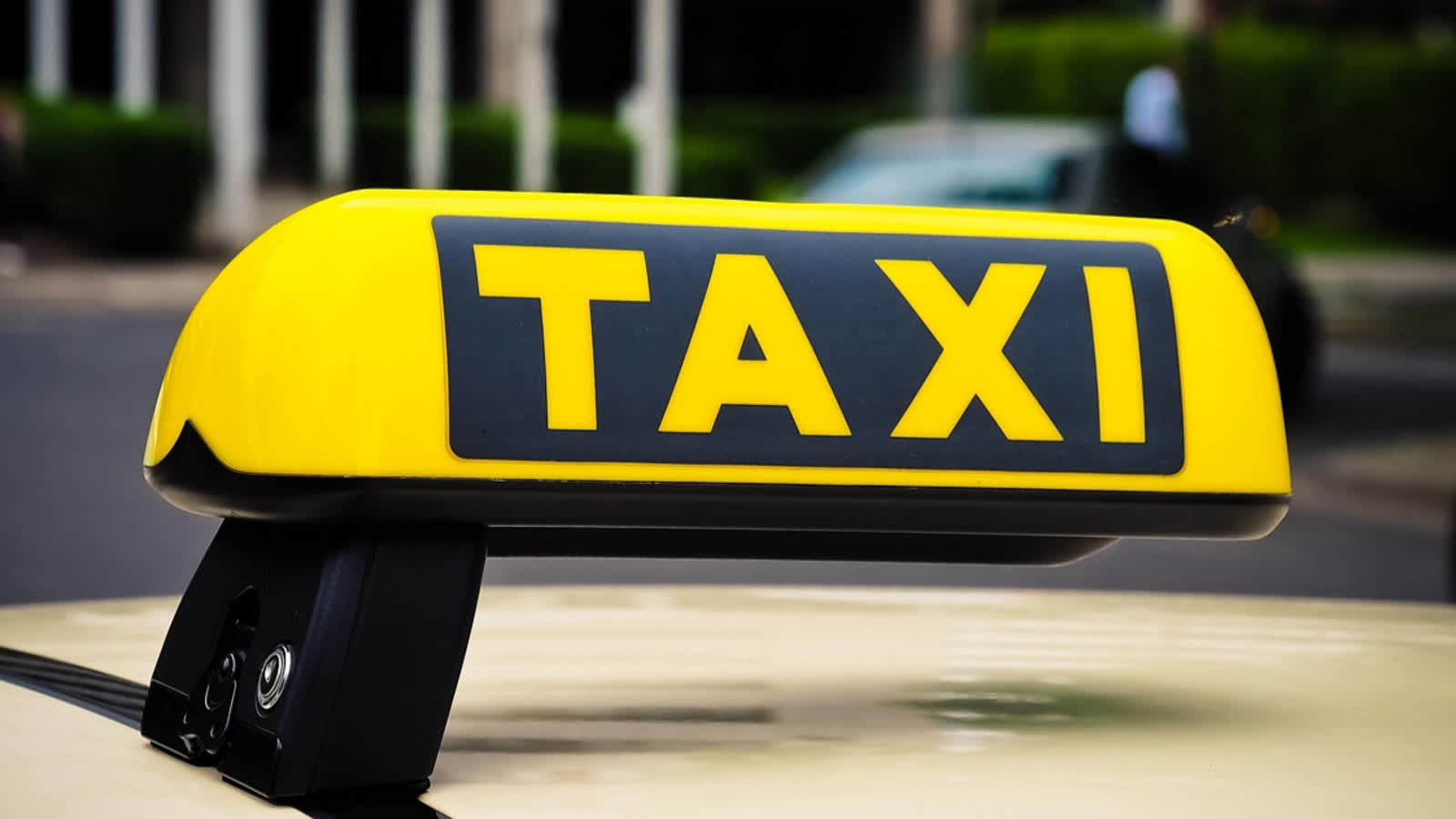 Nowe „szaty” taksówek? Miasto chce ujednolicić oznaczenia