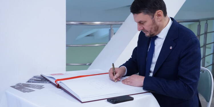 EAttachments9087635deebdb3663c36975c3e32a5e45d9c1c6 xl