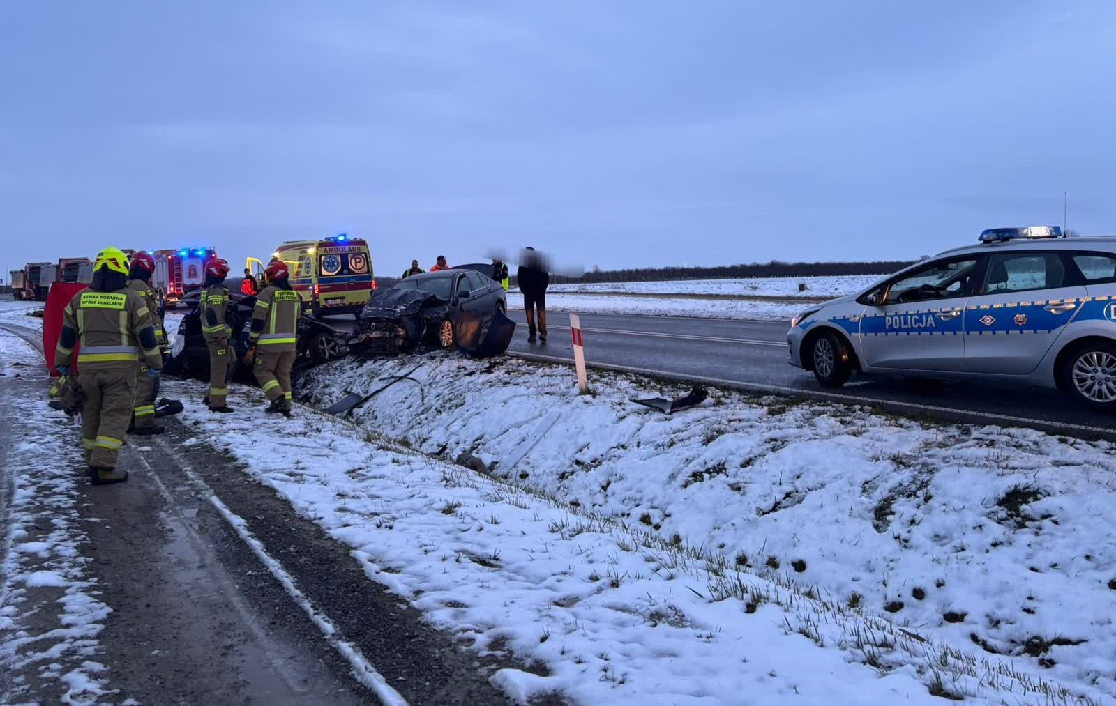 Tragedia na drodze wojewódzkiej. Jedna osoba nie żyje po czołowym zderzeniu