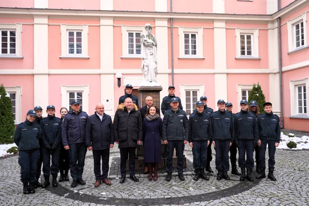 EAttachments90968940b4d5442437e3ac00a1122cca52e53a0 xl