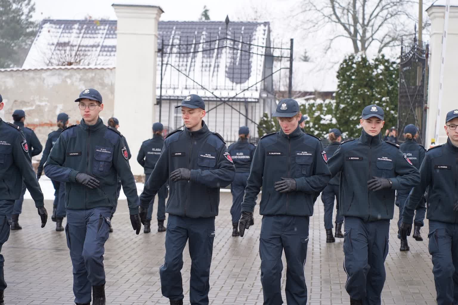 O pracy celnika z klasami mundurowymi. Minister odwiedził szkołę w Janowie Podlaskim [ZDJĘCIA]
