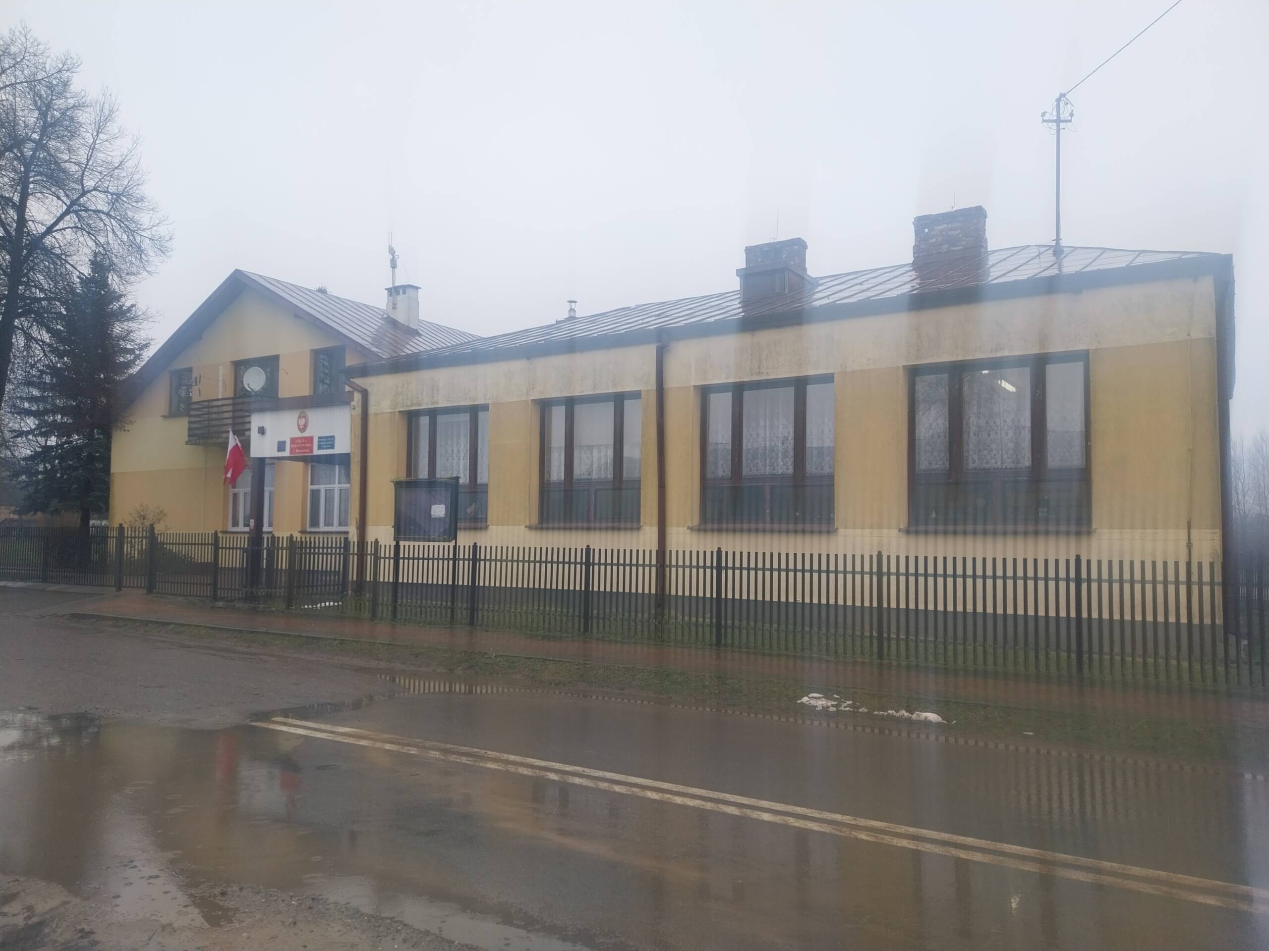 „Czasy są ciężkie”. Szkoła zbiera na paczki świąteczne dla uczniów