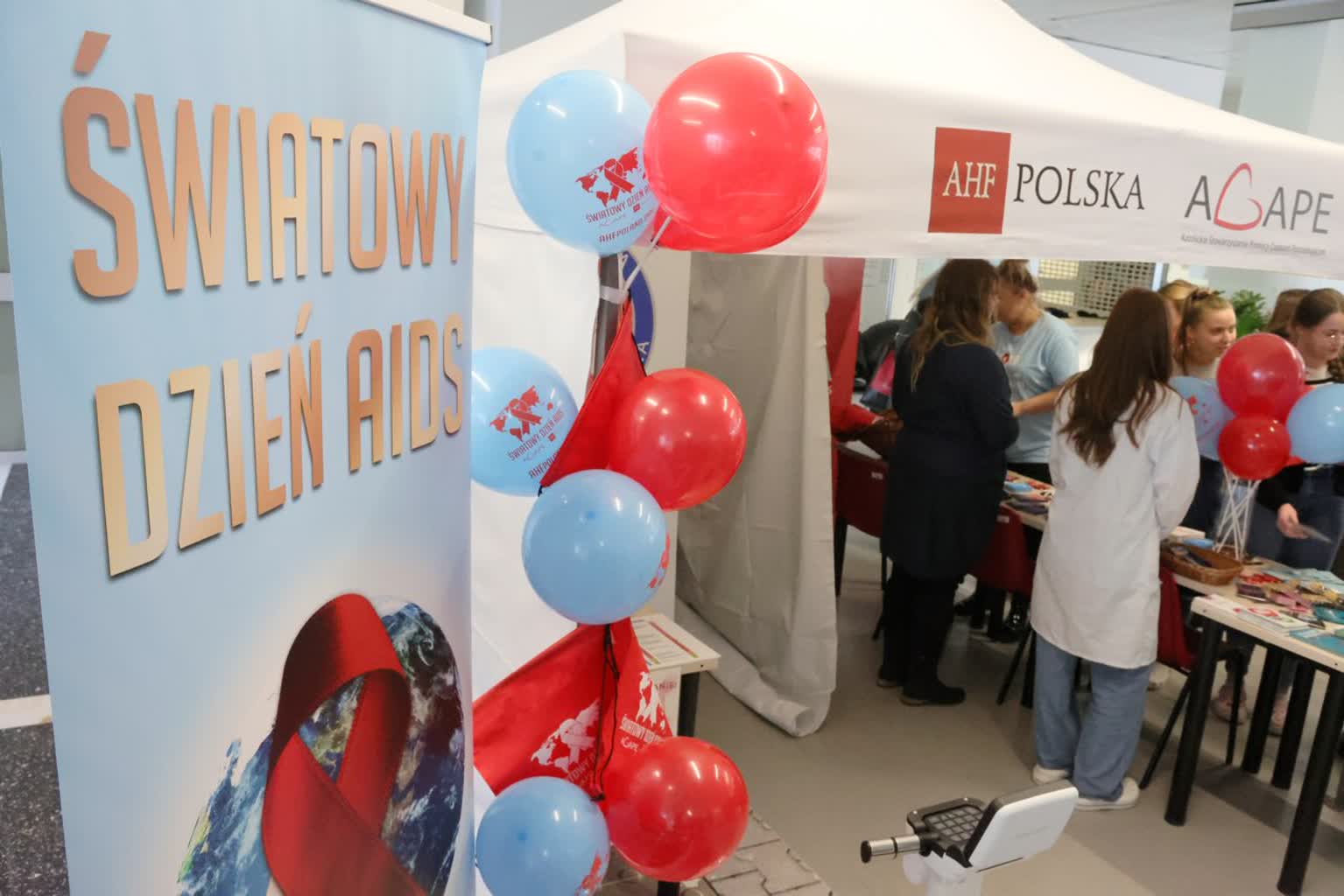 Bezpłatnie i anonimowo. Badanie z okazji Światowego Dnia AIDS