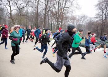 Miłośnicy biegania spotkali się w Ogrodzie Saskim 4 2022-12-03T09:06:25:54 , Fot. Piotr Michalski 2022.12.03. LUBLIN . PARKRUN EDYCJA MIKOLAJKOWA . OGROD SASKI . FOT. PIOTR MICHALSKI