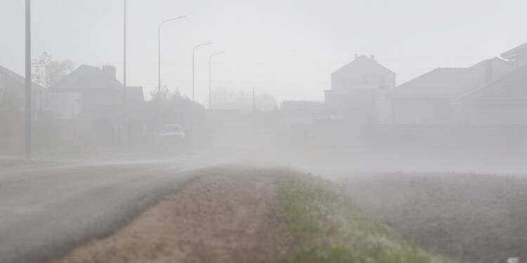 Noc i poranek we mgle. Alert IMGW dla regionu 1 2020.11.01. LUBLIN . MGLA W DZIEN WSZYSTKICH SWIETYCH . FOT. PIOTR MICHALSKI