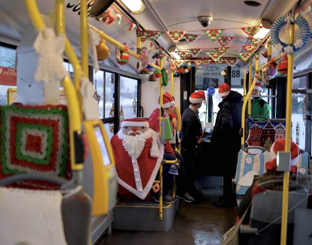 Specjalny autobus i parada pojazdów. Lublin świętuje Mikołajki 1 EAttachments838945695218ccf2c25be6cf393e6f43c4a7b44