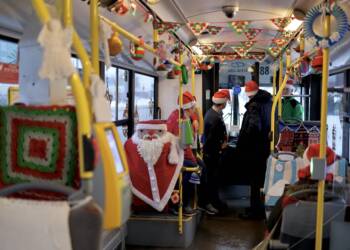 Specjalny autobus i parada pojazdów. Lublin świętuje Mikołajki 2 EAttachments838945695218ccf2c25be6cf393e6f43c4a7b44