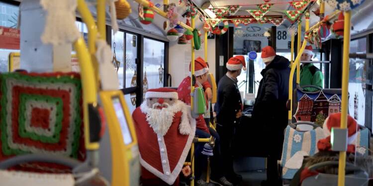 Specjalny autobus i parada pojazdów. Lublin świętuje Mikołajki 1 EAttachments838945695218ccf2c25be6cf393e6f43c4a7b44