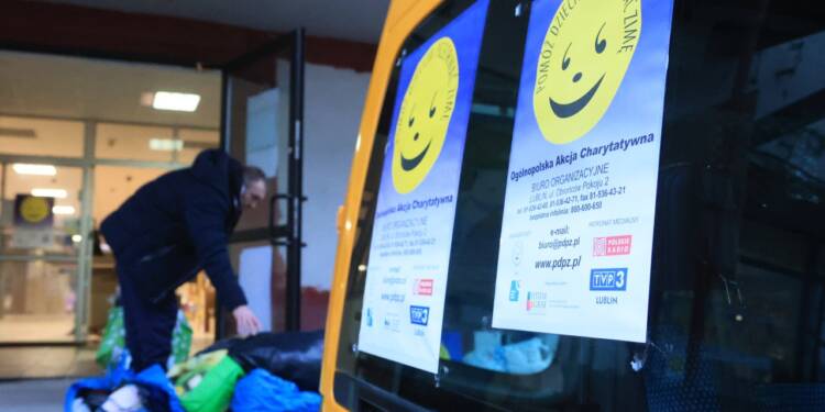 2024-12-07T15:19:47:11 ,  Fot. Piotr Michalski 
2024.12.07. LUBLIN . AKCJA " POMOZ DZIECIOM PRZETRWAC ZIME " - PDPZ . MAGAZYN PRZY UL . SMOLUCHOWSKIEGO .
FOT. PIOTR MICHALSKI