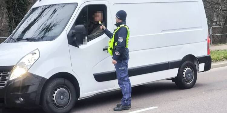 42 prawa jazdy zatrzymane w jeden dzień. Policja podsumowuje akcję "Trzeźwość" 1 EAttachments9176087daefda9f2dc605d65d60b9bc4b406b0a xl