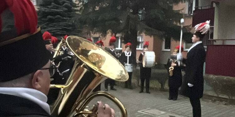 Barbórkowy poranek w Łęcznej. Tradycyjna pobudka orkiestry górniczej 1 EAttachments91805547e40755bbcb5e417adbba04bf2cd5bfa xl