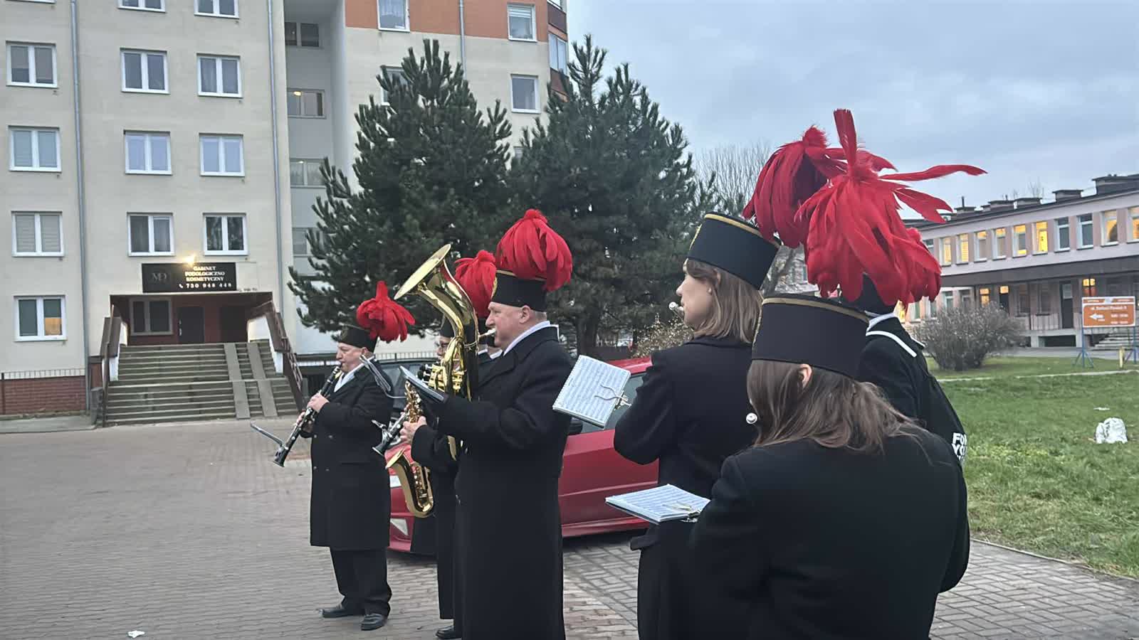 Barbórkowy poranek w Łęcznej. Tradycyjna pobudka orkiestry górniczej 3 6e14e443-4930-423d-937a-862fa91c122e.jpg