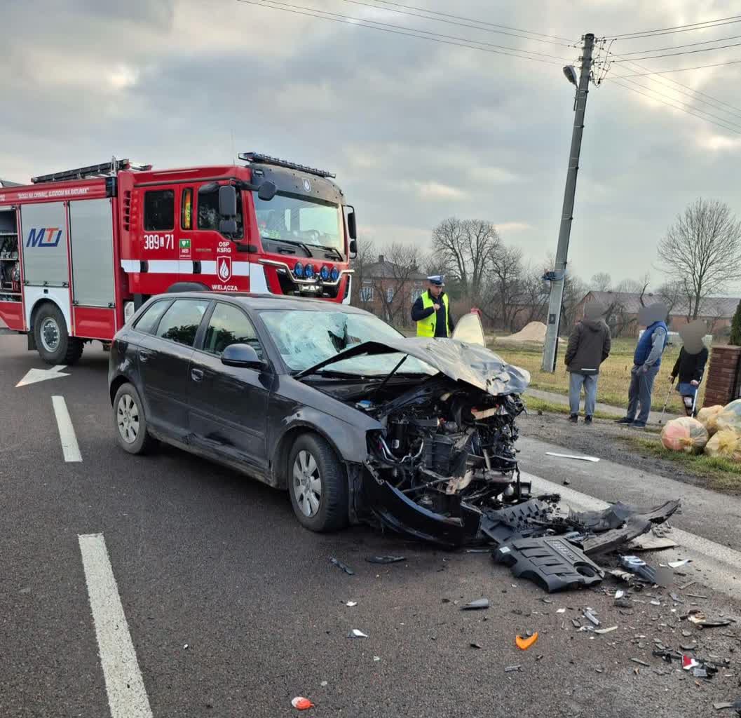 Śmiertelny wypadek na DK 74. Droga jest zablokowana 2 592912064_775912132139571_4711638505957138566_n.jpg