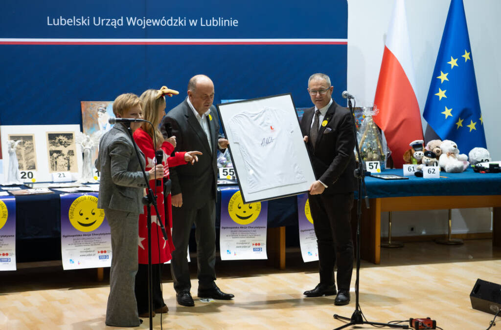 "Koło dobroci". Akcja Pomóż Dzieciom Przetrwać Zimę wciąż trwa 2 EAttachments91992975dad92f0a3251aa50f68c82ce406ccdc xl