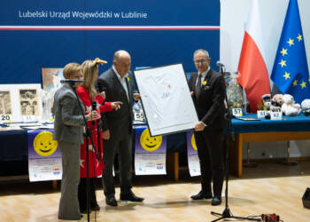 "Koło dobroci". Akcja Pomóż Dzieciom Przetrwać Zimę wciąż trwa 2 EAttachments91992975dad92f0a3251aa50f68c82ce406ccdc xl