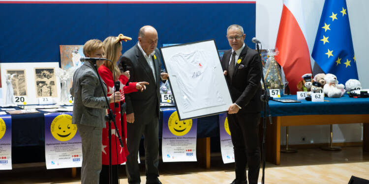 "Koło dobroci". Akcja Pomóż Dzieciom Przetrwać Zimę wciąż trwa 1 EAttachments91992975dad92f0a3251aa50f68c82ce406ccdc xl