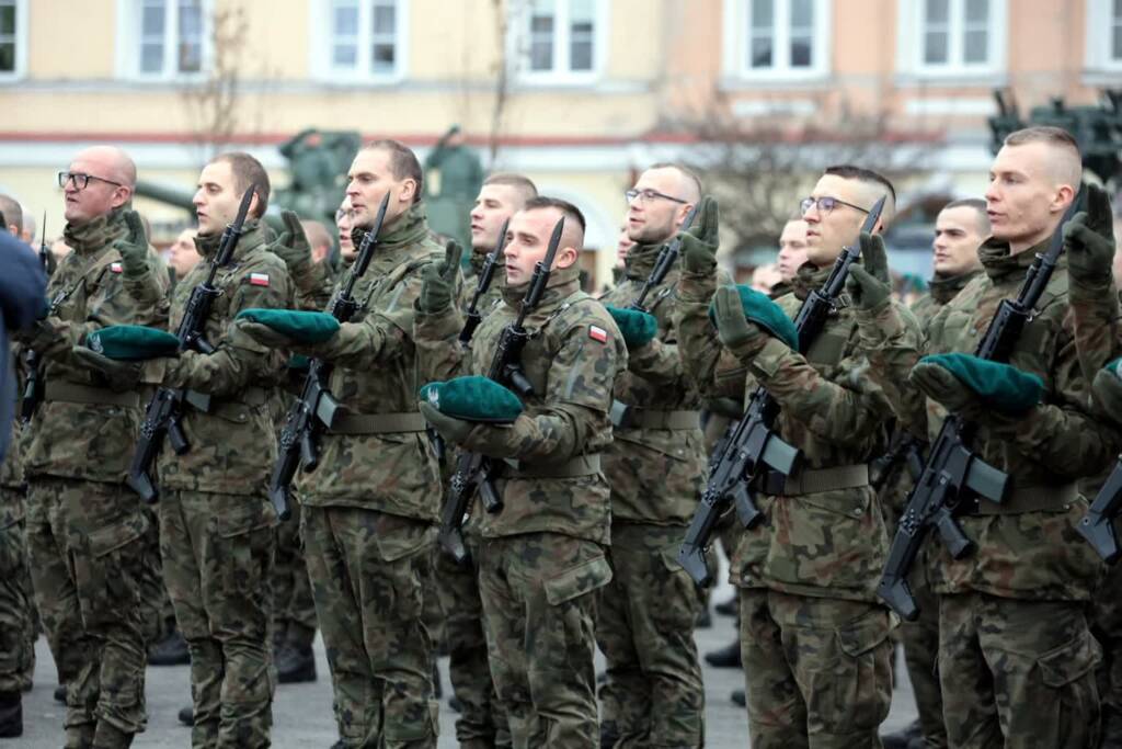 Przysięga żołnierzy dobrowolnej służby wojskowej w Lublinie 1 EAttachments9200425cb34db1ca8db909577435b5761c18035 xl