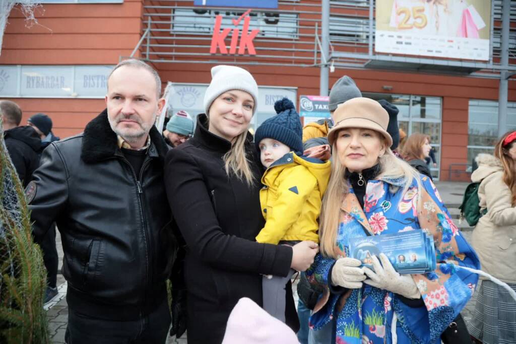 Rozdawali choinki i pomagali choremu Franiowi 1 EAttachments920194786298c699a16c0186b825c8940d5e31b xl